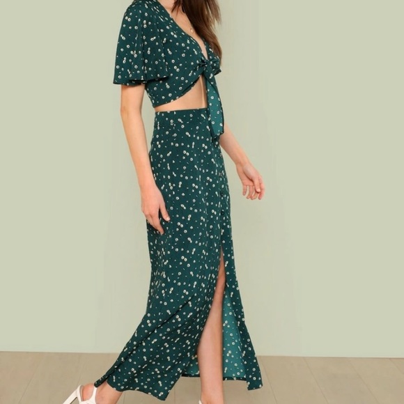 Floral Top and Skirt Set - Picture 2 of 6